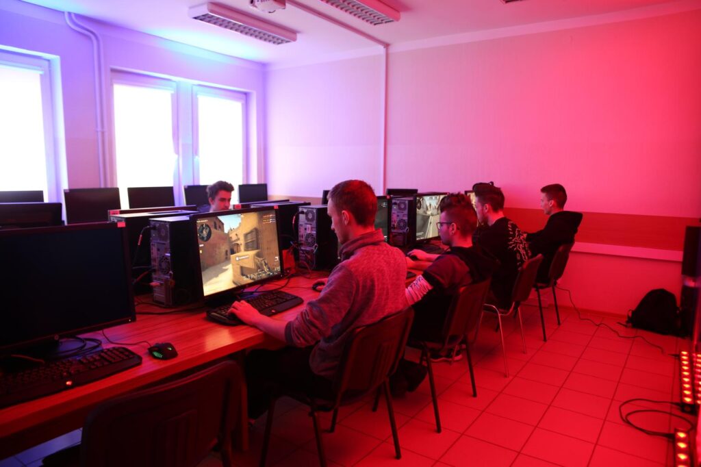 ZDZ Технікум-Ліцей в Кельцах ZDZ Технікум-Ліцей в Кельцах - UniverPL